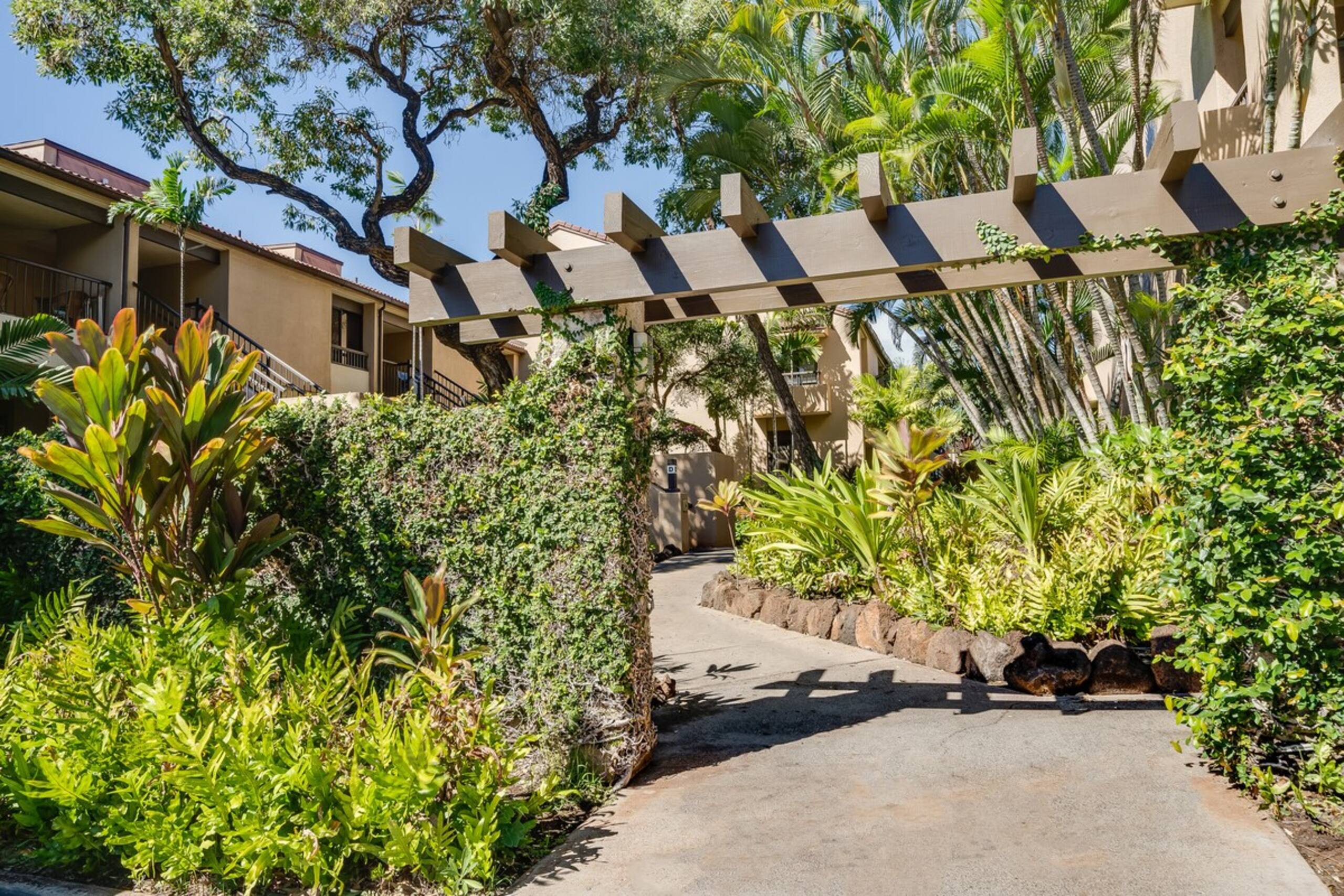 Condo in Lahaina · ★4.86 · 2 bedrooms · 4 beds · 2 baths - Image 34