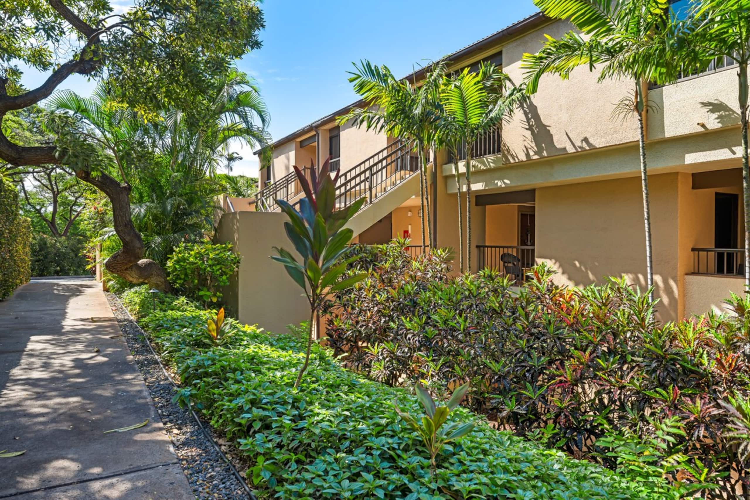 Condo in Lahaina · ★4.86 · 2 bedrooms · 4 beds · 2 baths - Image 33