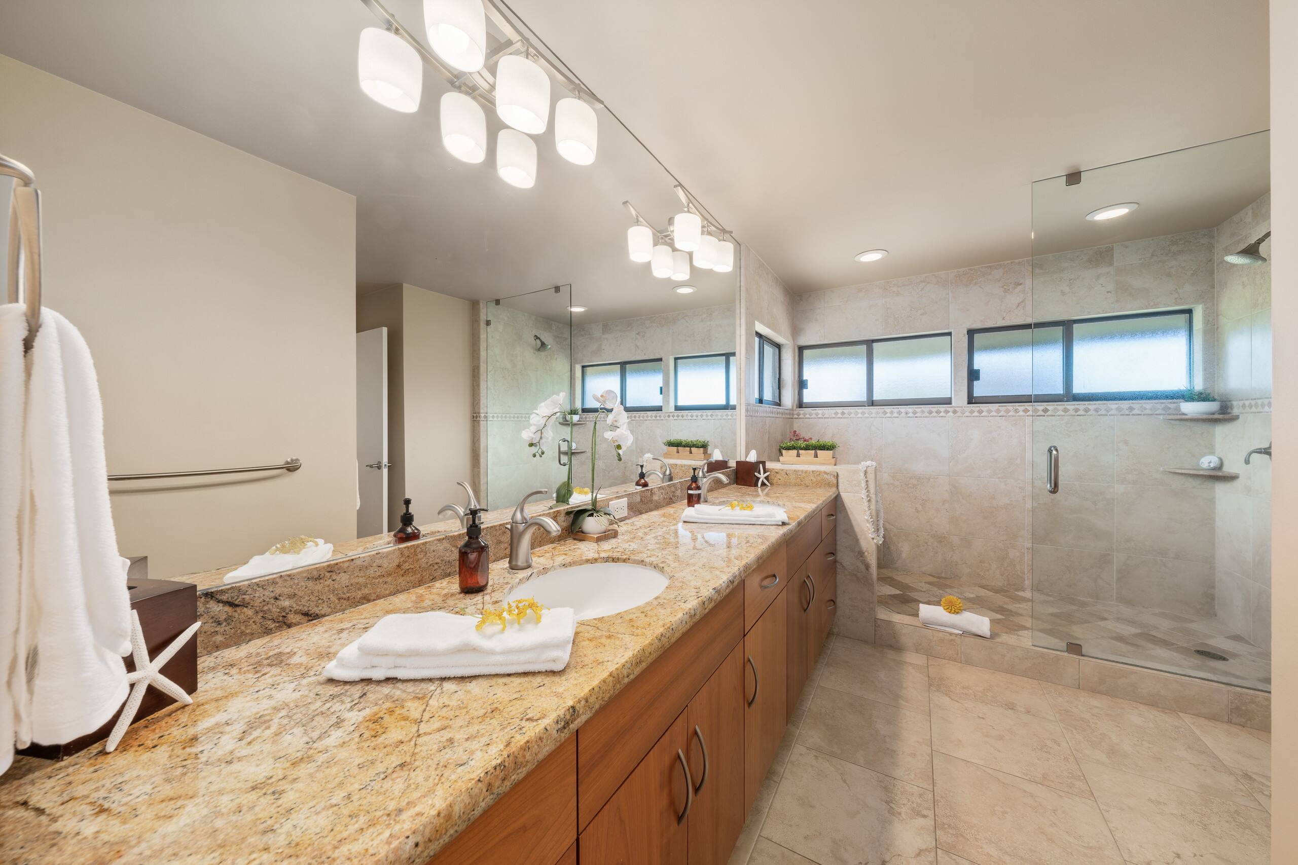 Condo in Lahaina · ★4.82 · 2 bedrooms · 4 beds · 3 baths - Image 27