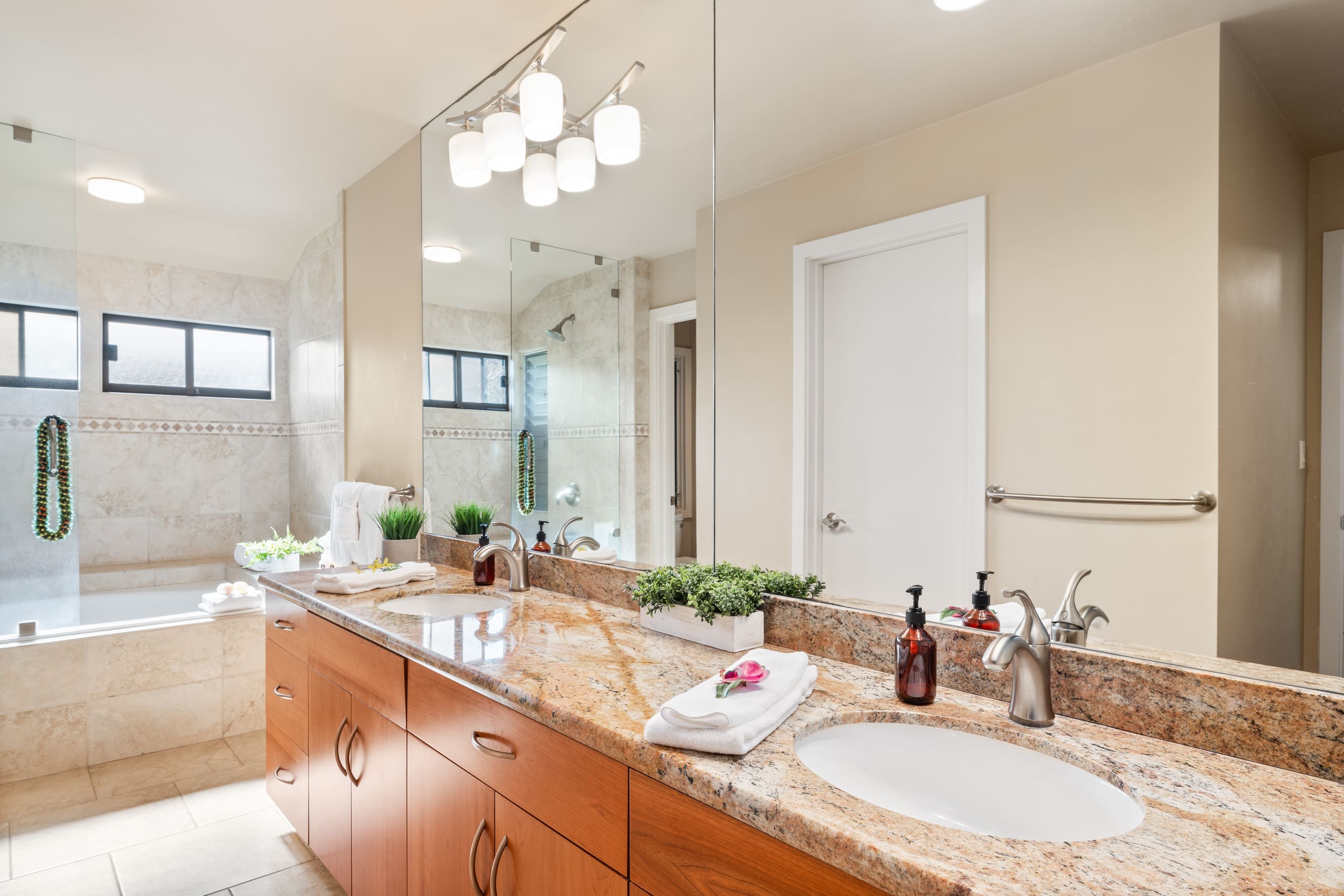 Condo in Lahaina · ★4.82 · 2 bedrooms · 4 beds · 3 baths - Image 23