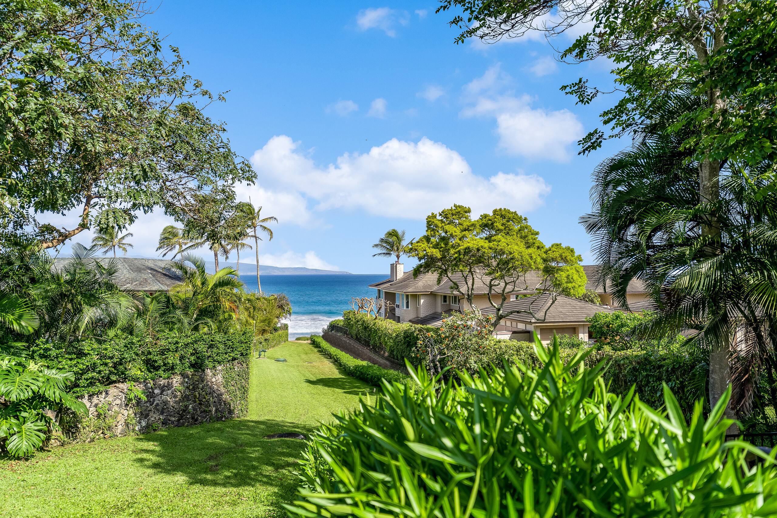Condo in Lahaina · ★4.82 · 2 bedrooms · 4 beds · 3 baths - Image 48