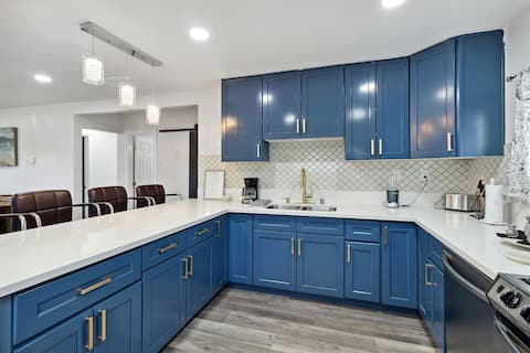 Popular Airbnb listing: Private Home | Parking | Pet-Friendly in Palmdale