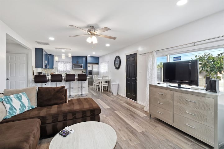 Private Home | Parking | Pet-friendly - Palmdale, CA