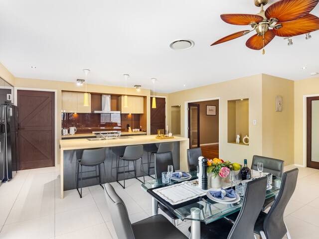 Stylish 6BR Family-friendly House @ Stretton gallery image 4