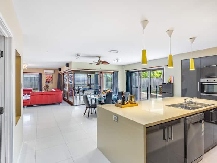 Stylish 6br Family-friendly House @ Stretton - Brisbane