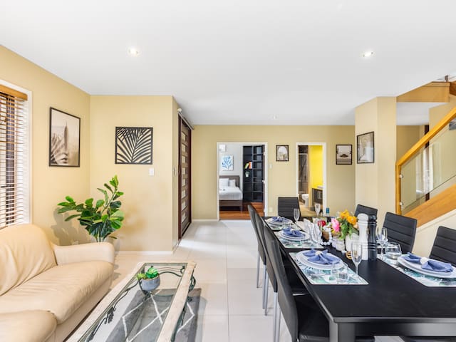 Stylish 6BR Family-friendly House @ Stretton