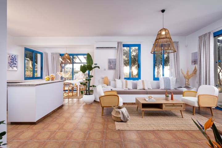 Blue Waves Villa: Seaside Serenity Awaits - Chypre