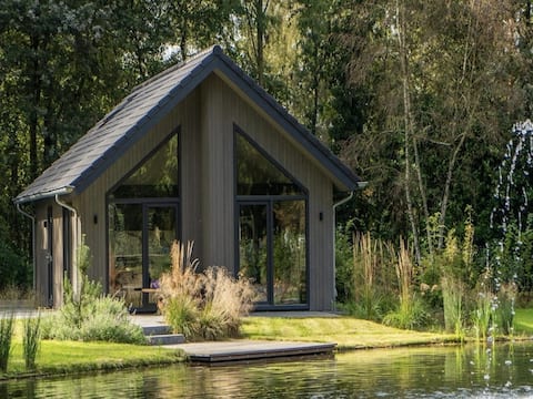 Eco Villa in Latour by Scenic Pond