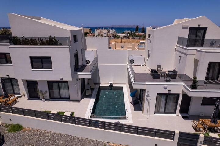 Elegant and Stylish Villas Complex in Crete gallery image 2