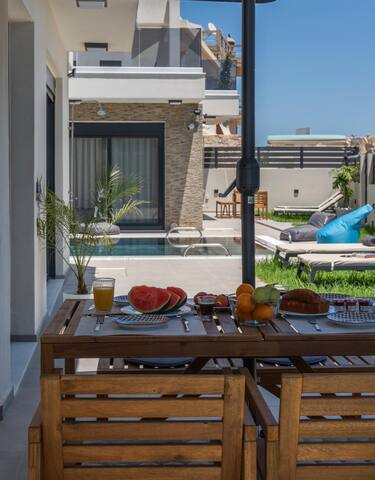 Elegant and Stylish Villas Complex in Crete gallery image 4