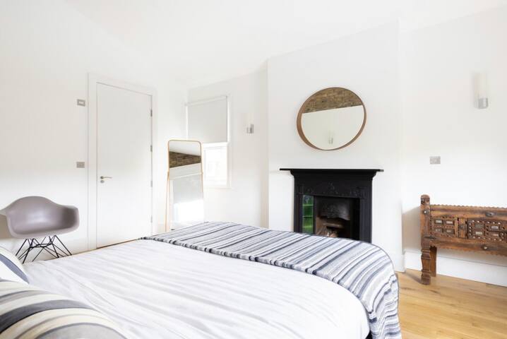Beautiful West London home gallery image 5