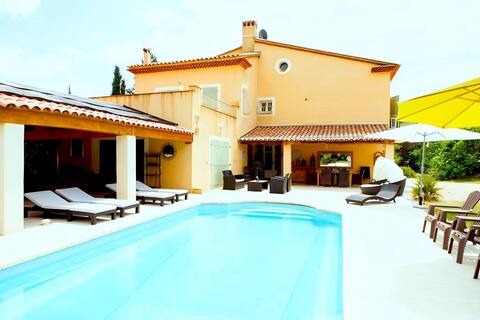 Casa-Manon Large Provençal Bastide wth Heated Pool