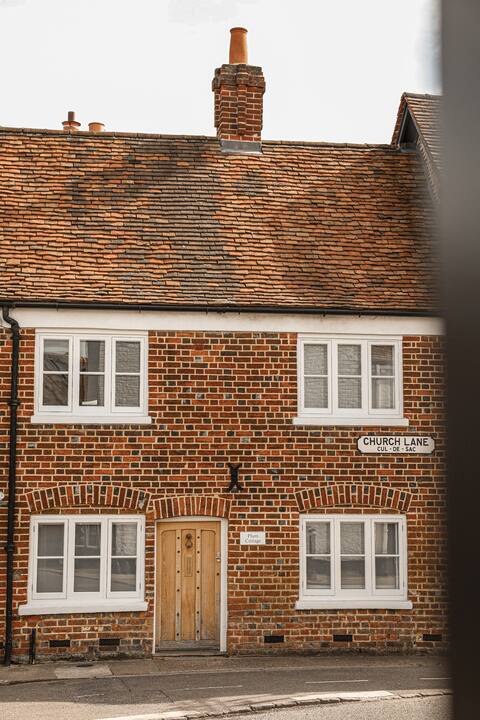 Grade II listed terraced 2 bed cottage