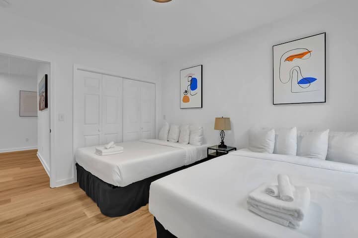 Perfecto para compartir: el dormitorio 3 viene con dos camas tamaño queen, ¡ideal para una noche de sueño cómodo!