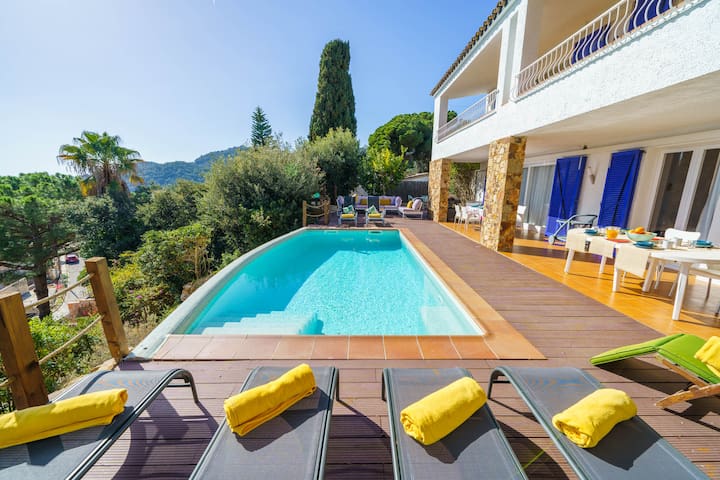 Sea Breeze Lux House – Private Pool & Aircon gallery image 4
