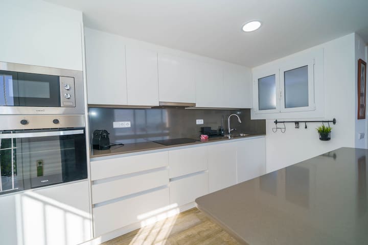 Sea Breeze Lux House – Private Pool & Aircon gallery image 2