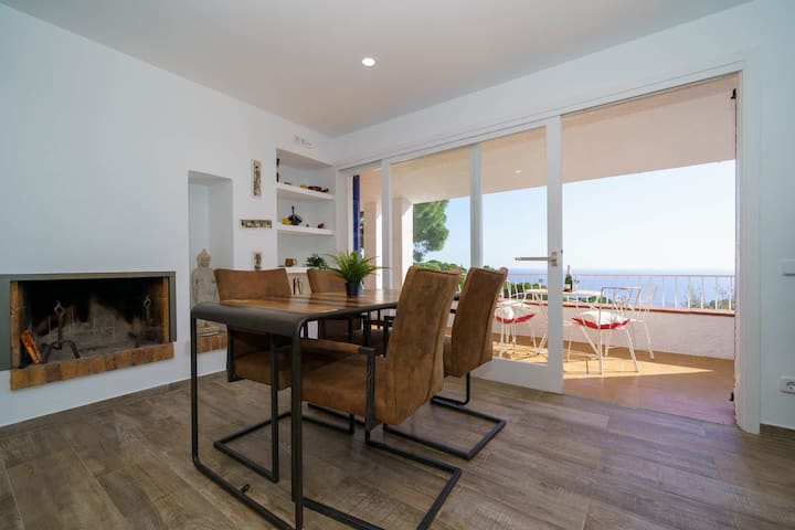 Sea Breeze Lux House – Private Pool & Aircon gallery image 3