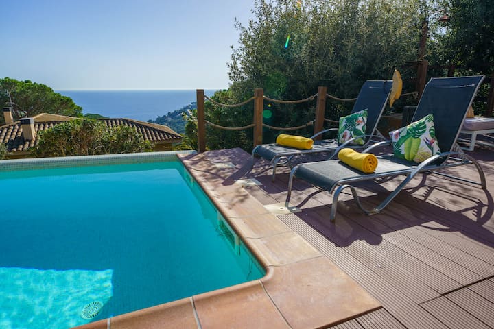 Sea Breeze Lux House – Private Pool & Aircon gallery image 5