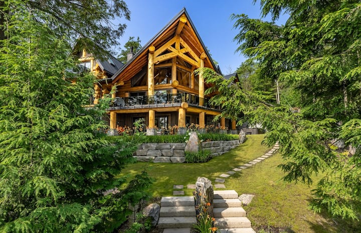 Unforgettable log build on Lake Muskoka - 8 bdrms - Houses for Rent in  Gravenhurst, Ontario, Canada - Airbnb