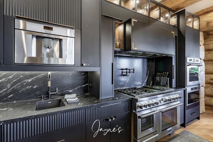 Unforgettable log build on Lake Muskoka - 8 bdrms - Houses for Rent in Gravenhurst, Ontario, Canada - Airbnb Unforgettable log build on Lake Muskoka - 8 bdrms - Houses for Rent in Gravenhurst, Ontario, Canada - Airbnb