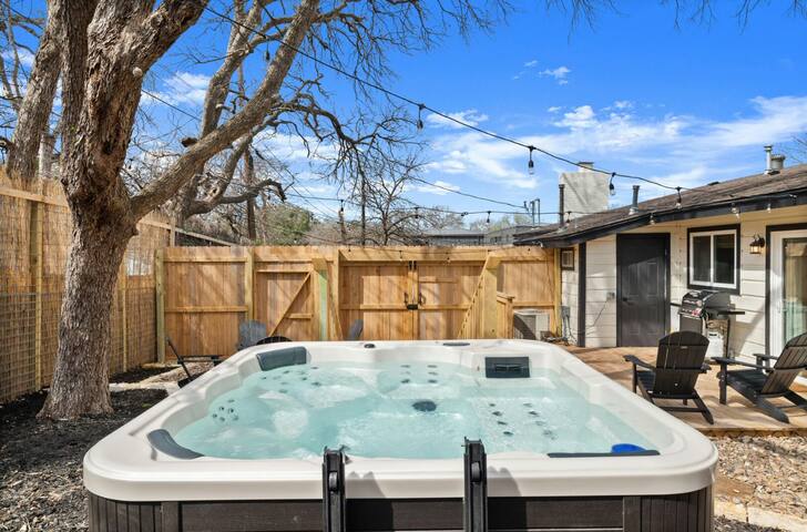 Barton Hills Home + Two Hot Tubs – Magdalena!