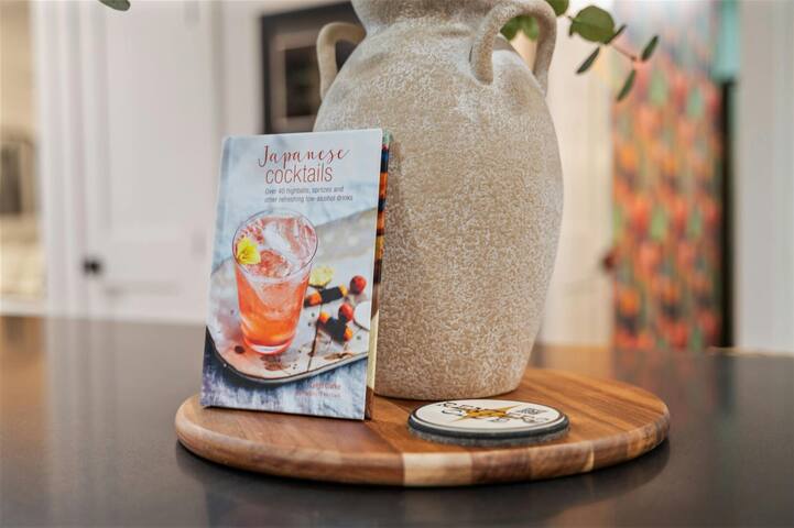 Barton Hills Home + Two Hot Tubs – Magdalena! gallery image 5