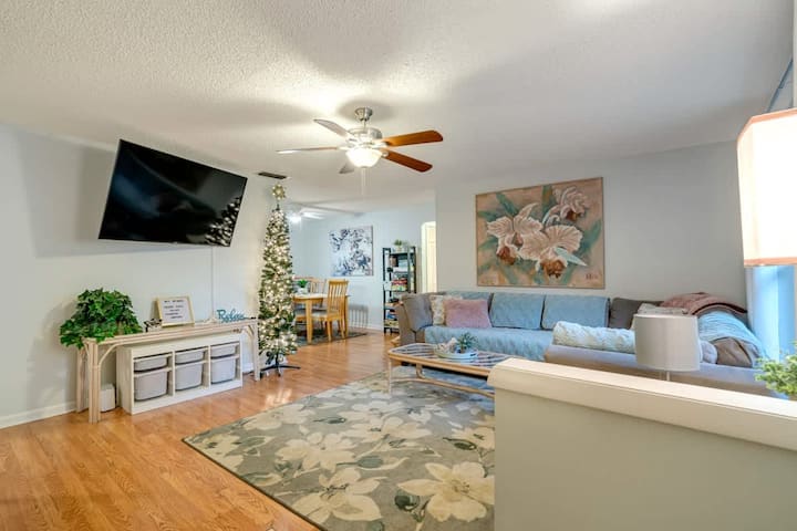 Stay Golden: Heated Spa/pool/yard Games/bbq/w&d - Port Charlotte, FL