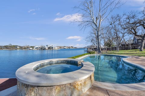 Summer Breeze-Lakefront w/pool, hot tub, & kayaks