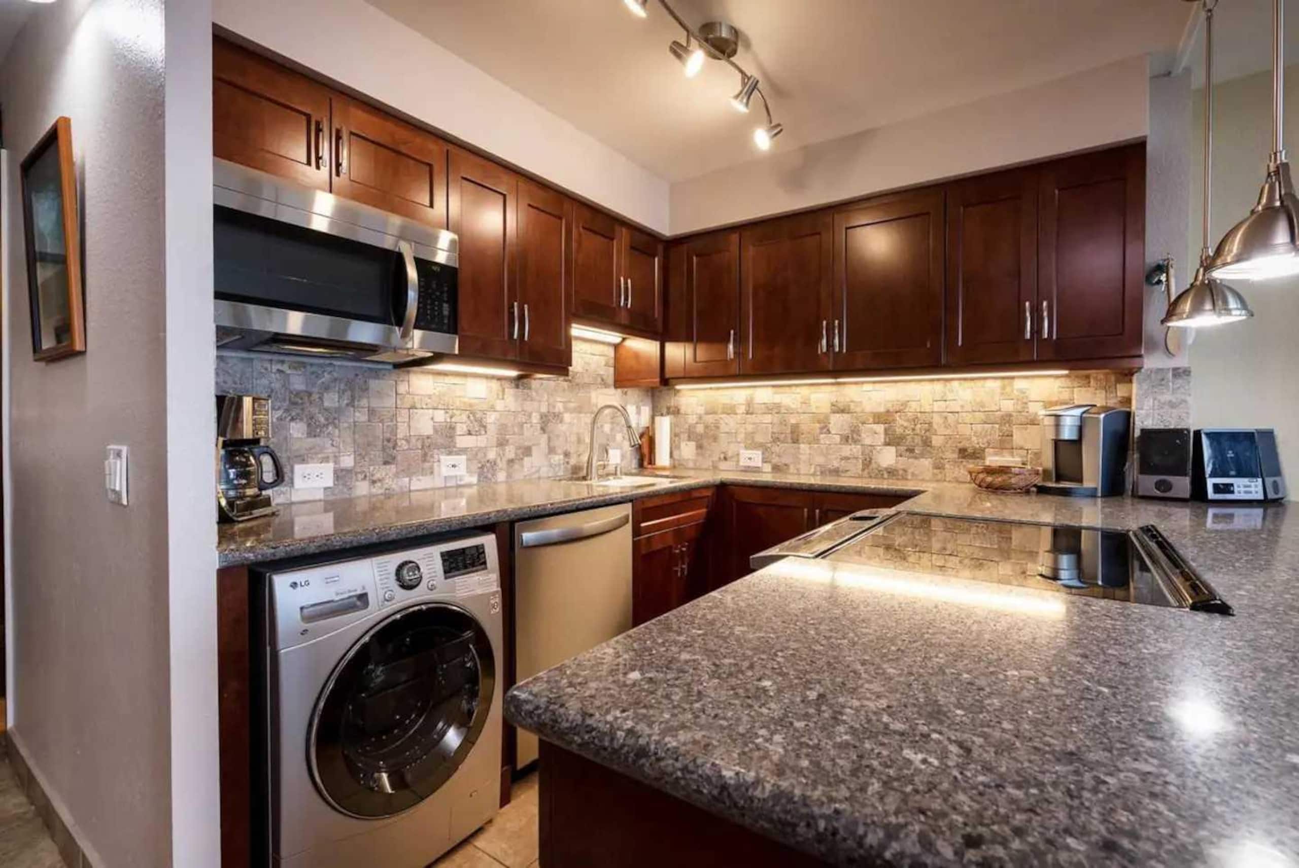 Condo in Wailuku · ★4.74 · 1 bedroom · 2 beds · 1 private bath - Image 10