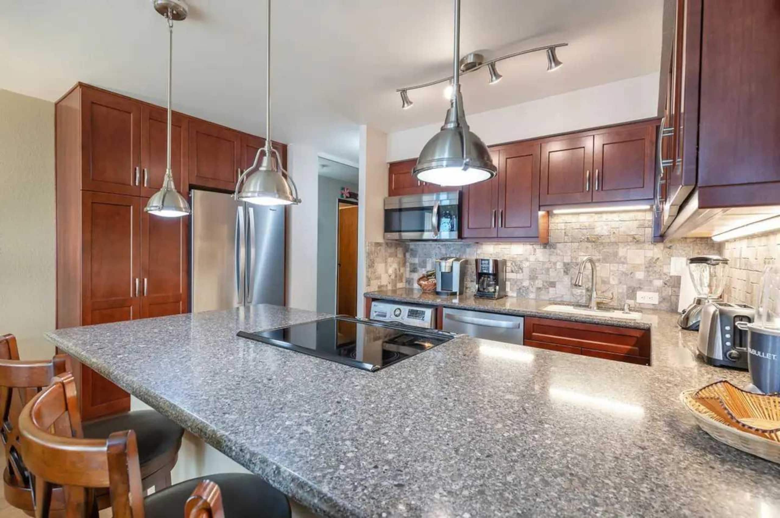 Condo in Wailuku · ★4.74 · 1 bedroom · 2 beds · 1 private bath - Image 8
