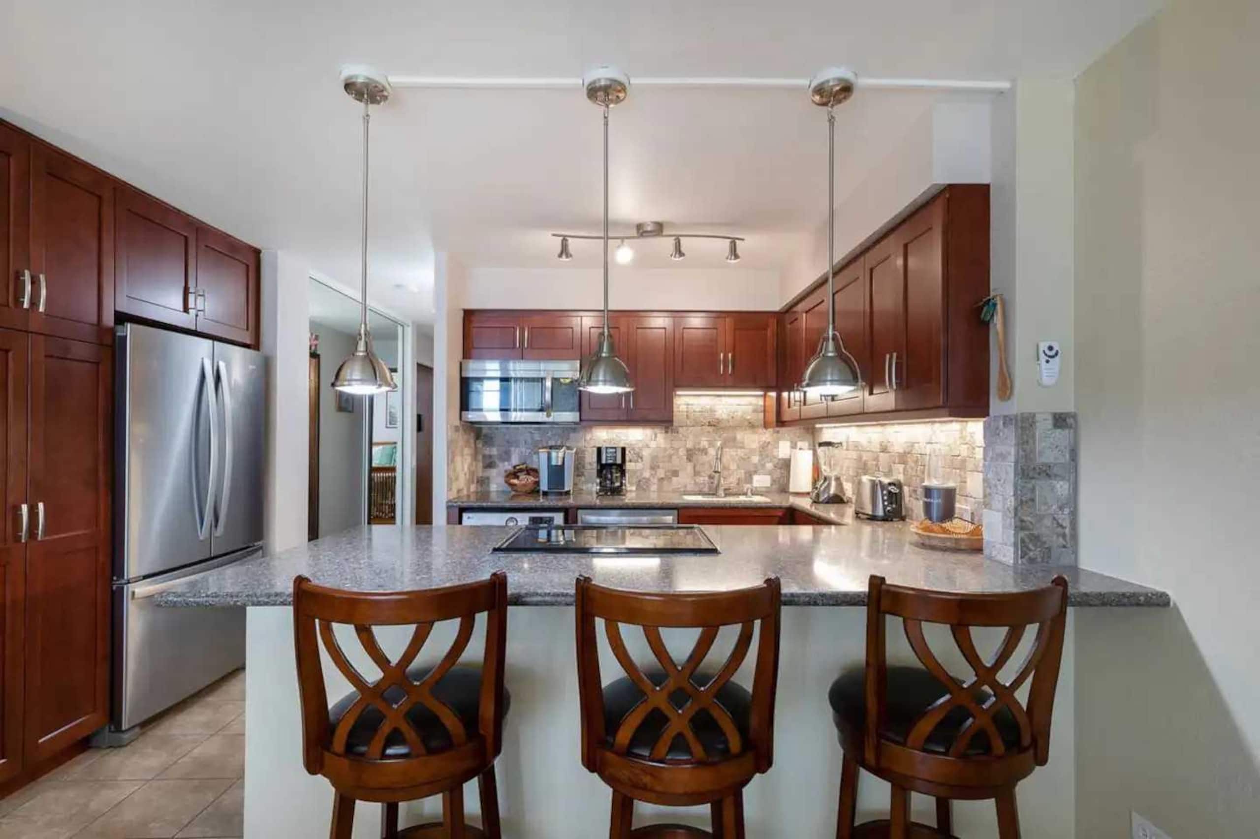 Condo in Wailuku · ★4.74 · 1 bedroom · 2 beds · 1 private bath - Image 6