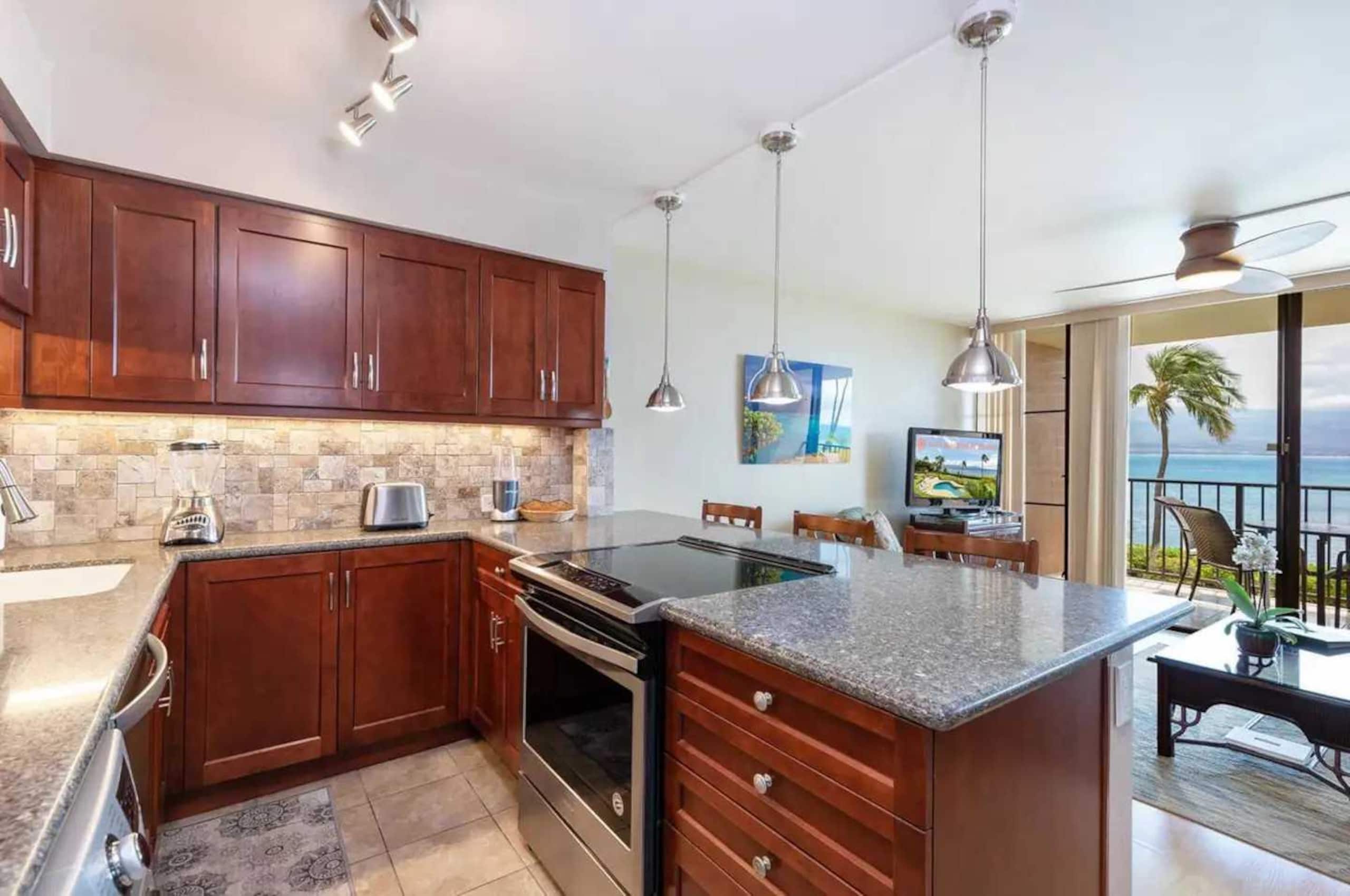 Condo in Wailuku · ★4.74 · 1 bedroom · 2 beds · 1 private bath - Image 11