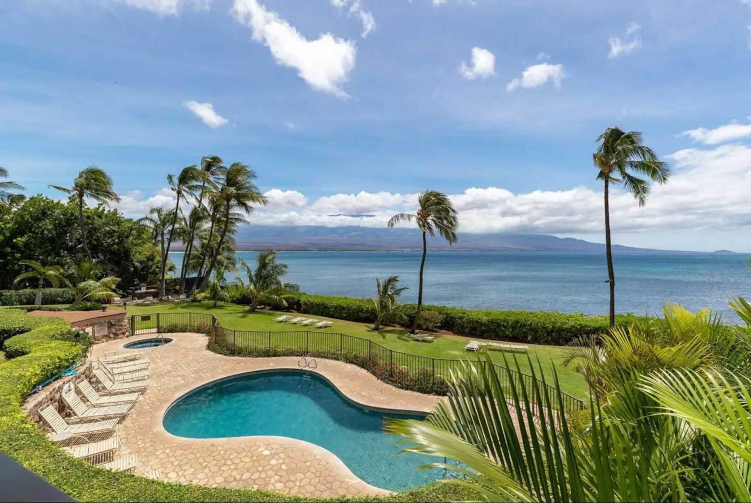 Condo in Wailuku · ★4.74 · 1 bedroom · 2 beds · 1 private bath - Image 18