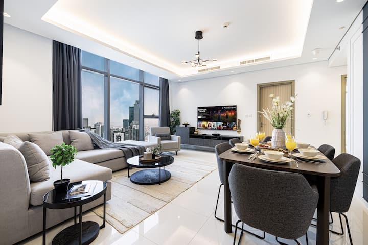 Comedor acogedor para comidas compartidas