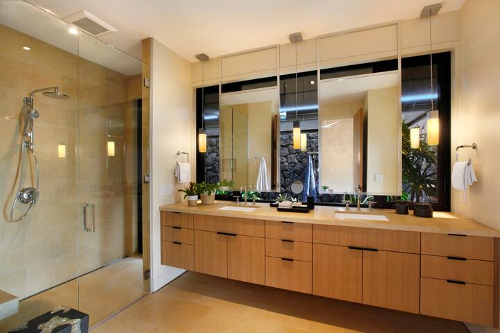 New Listing – Kukui’ula Treehouse 4 Master Suites gallery image 4