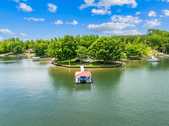 Is this the best piece of land in all of Lake Norman?