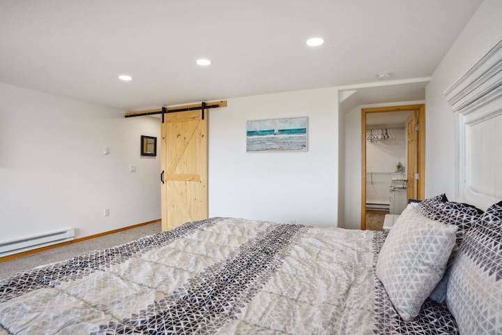 Главна спална соба на пониско ниво