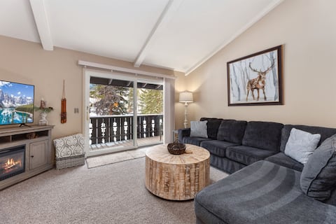 Top performing Airbnb: Mountain Pines Chalet: Nestled along Fall River in Estes Park