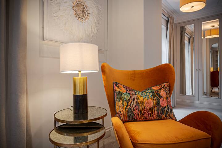 Live the Luxe Life in this gorgeous Belgravia Home gallery image 5