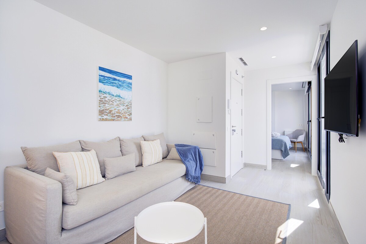 Top performing Airbnb: Casa Vega, by the beach. Parking included. in Estepona