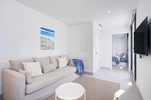 Top performing Airbnb: Casa Vega, by the beach. Parking included. in Estepona