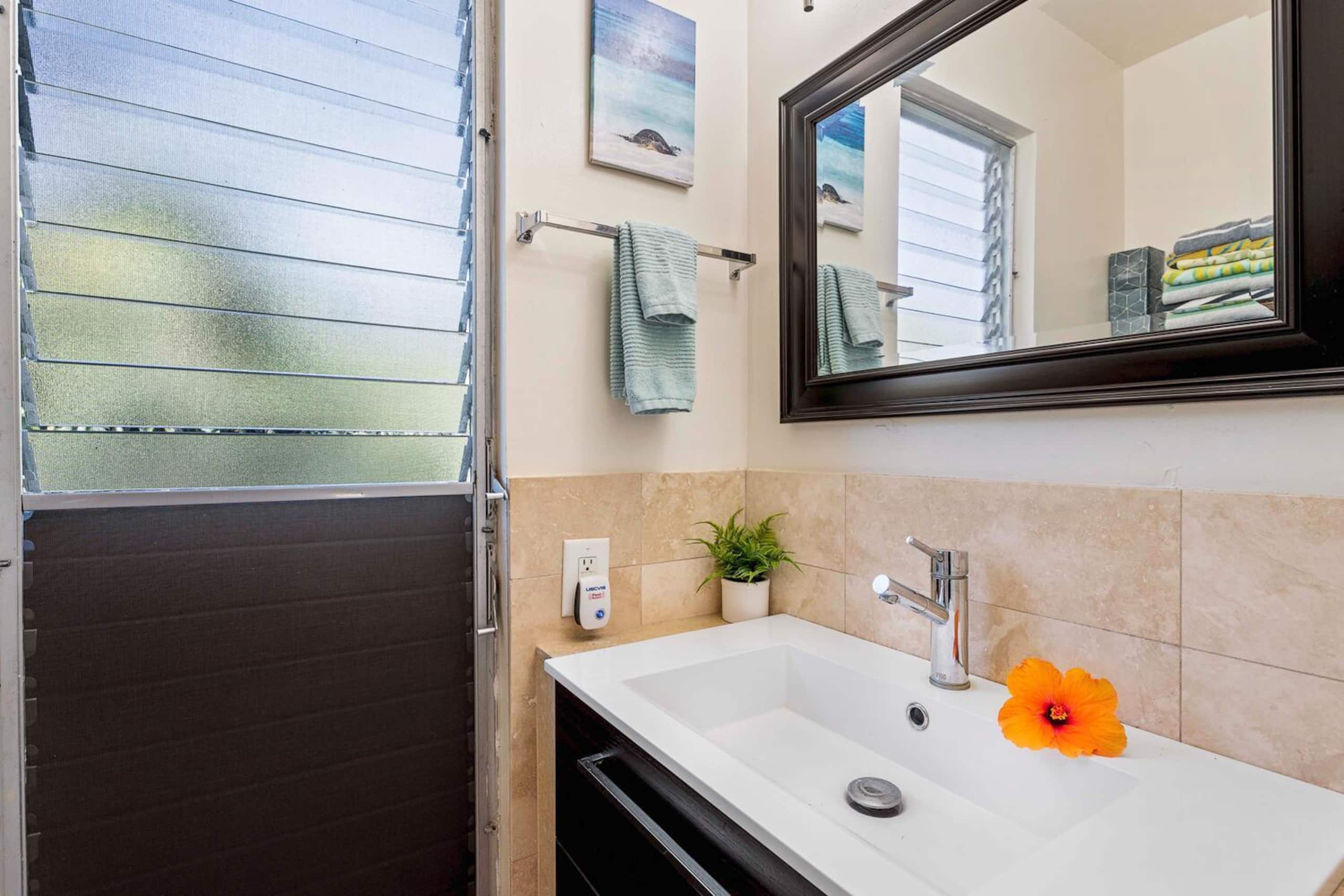 Condo in Kailua-Kona · ★4.86 · 1 bedroom · 4 beds · 1.5 private baths - Image 13