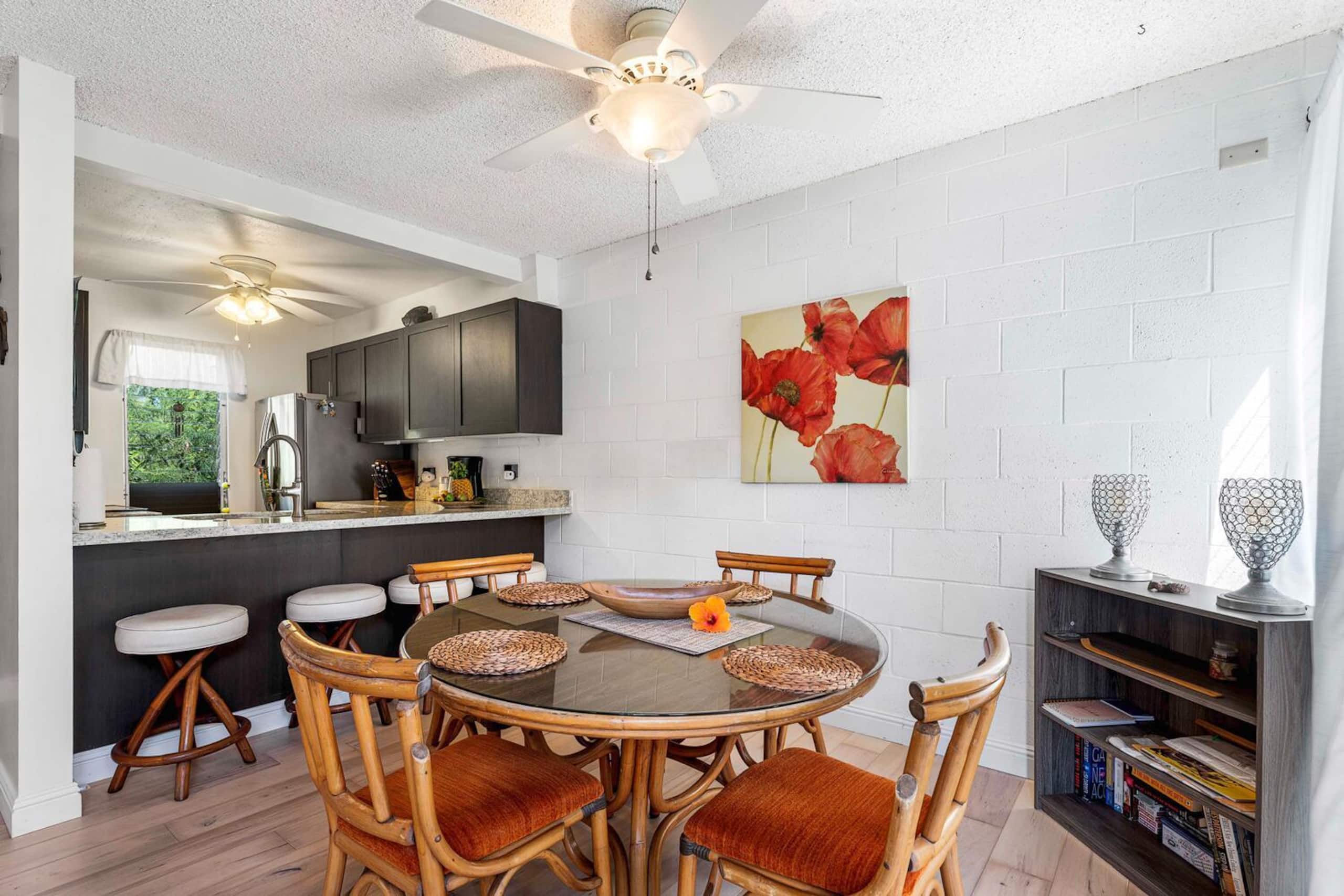 Condo in Kailua-Kona · ★4.86 · 1 bedroom · 4 beds · 1.5 private baths - Image 4