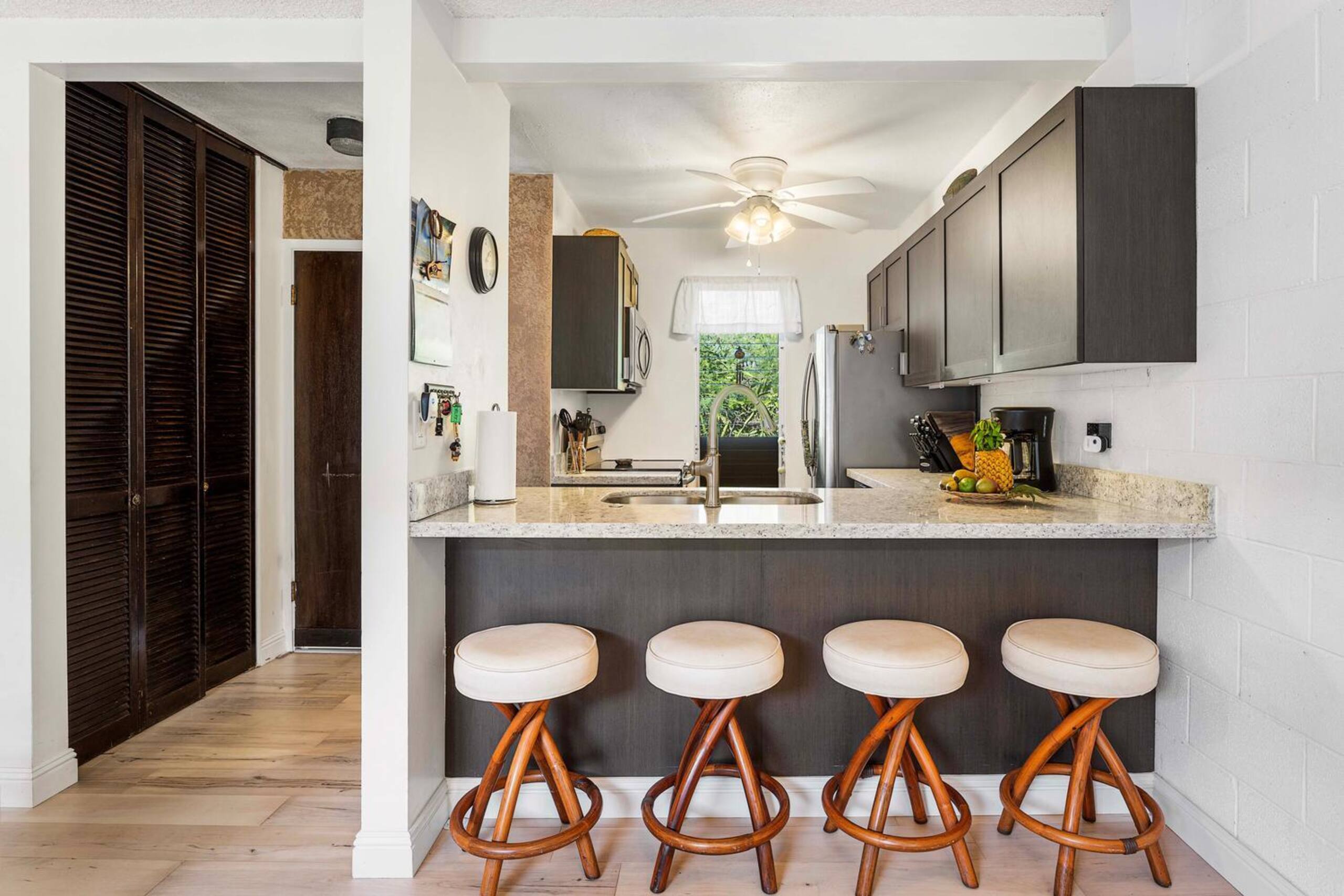 Condo in Kailua-Kona · ★4.86 · 1 bedroom · 4 beds · 1.5 private baths - Image 9