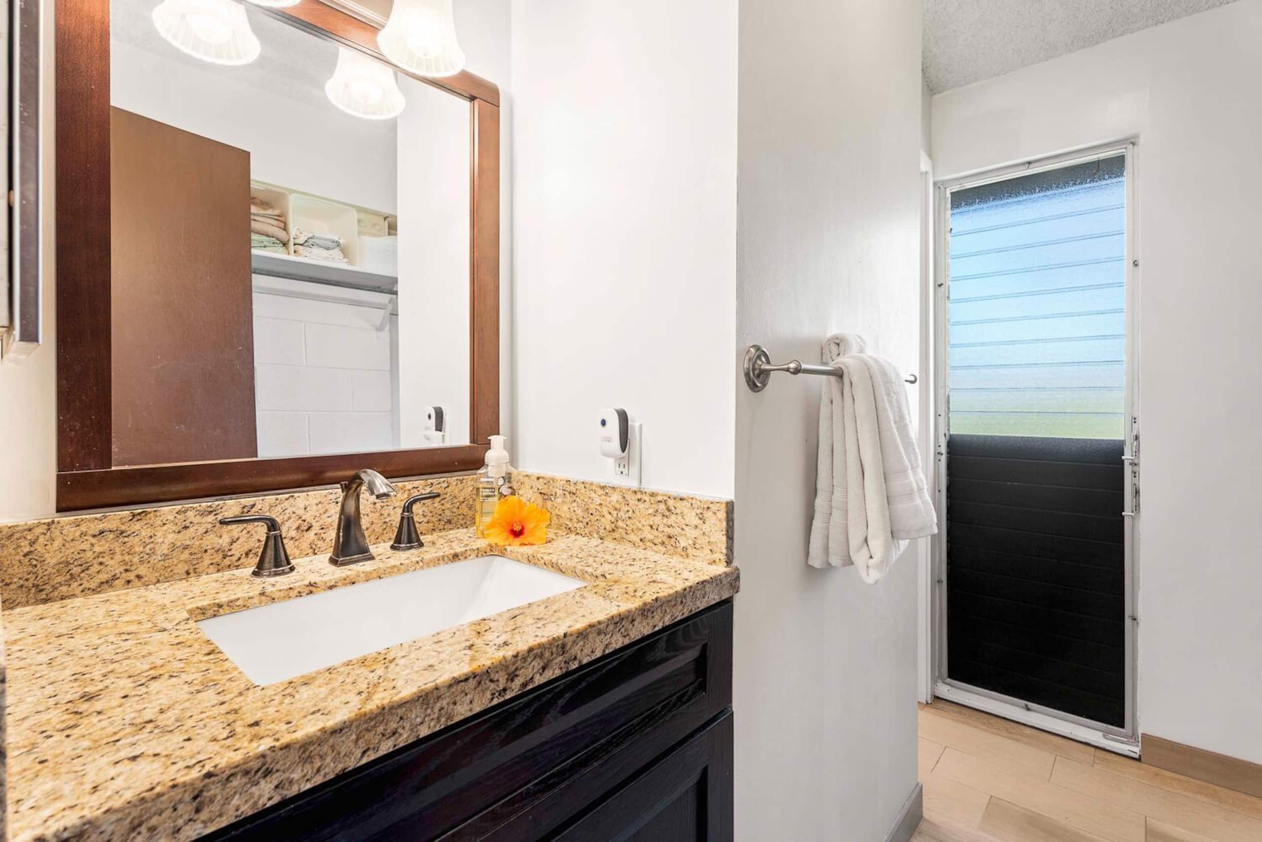 Condo in Kailua-Kona · ★4.86 · 1 bedroom · 4 beds · 1.5 private baths - Image 23