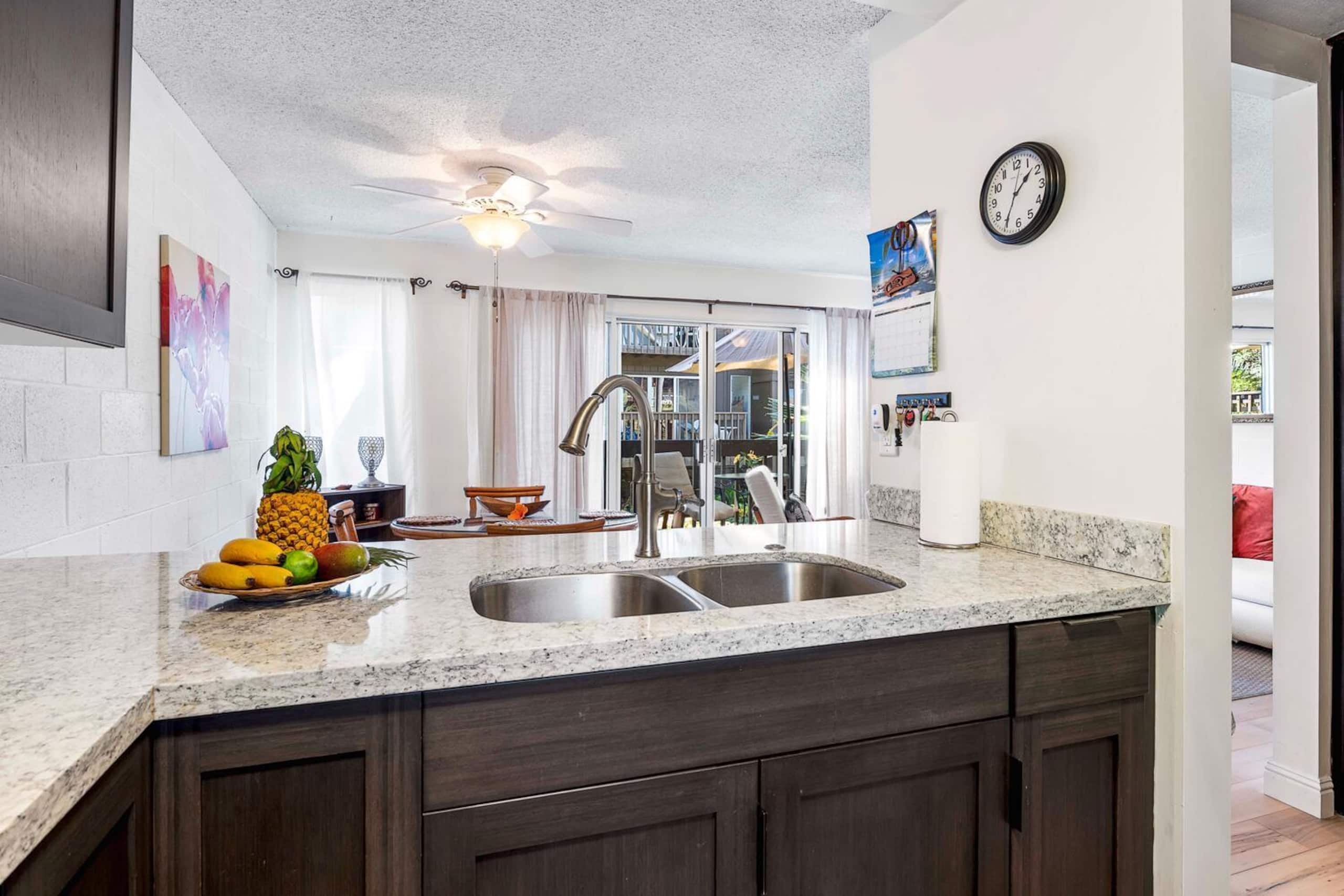 Condo in Kailua-Kona · ★4.86 · 1 bedroom · 4 beds · 1.5 private baths - Image 11