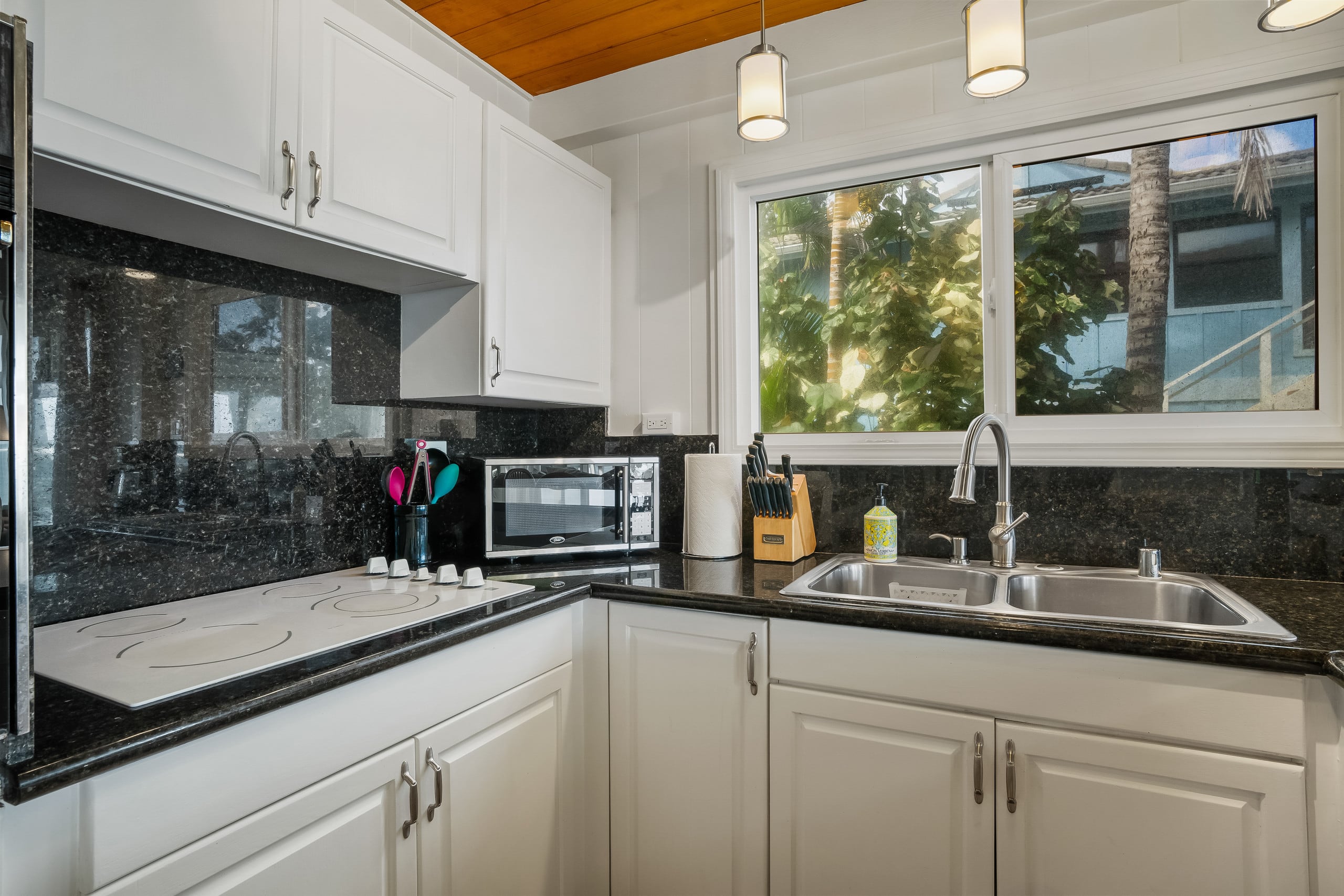 Home in Anahola · ★4.9 · 2 bedrooms · 3 beds · 2 baths - Photo 16