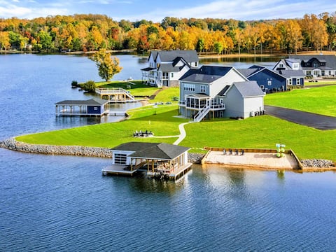 7BR Private Pointe Lakefront Lake Anna Beach, Dock