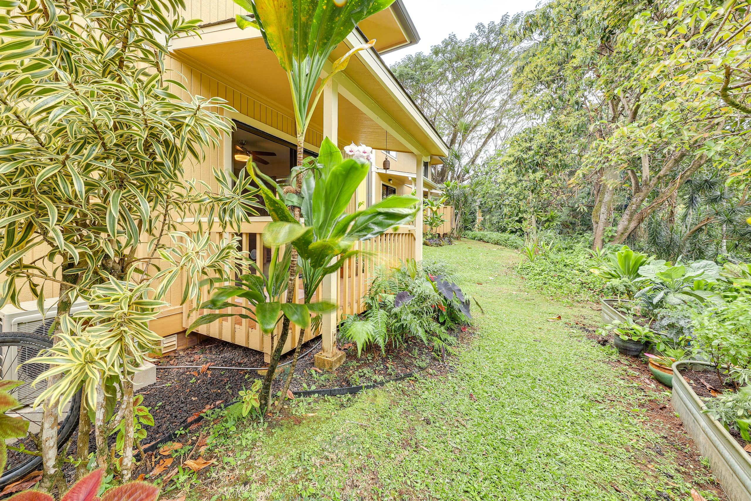 Condo in Princeville · ★4.84 · 2 bedrooms · 2 beds · 2 shared baths - Image 22
