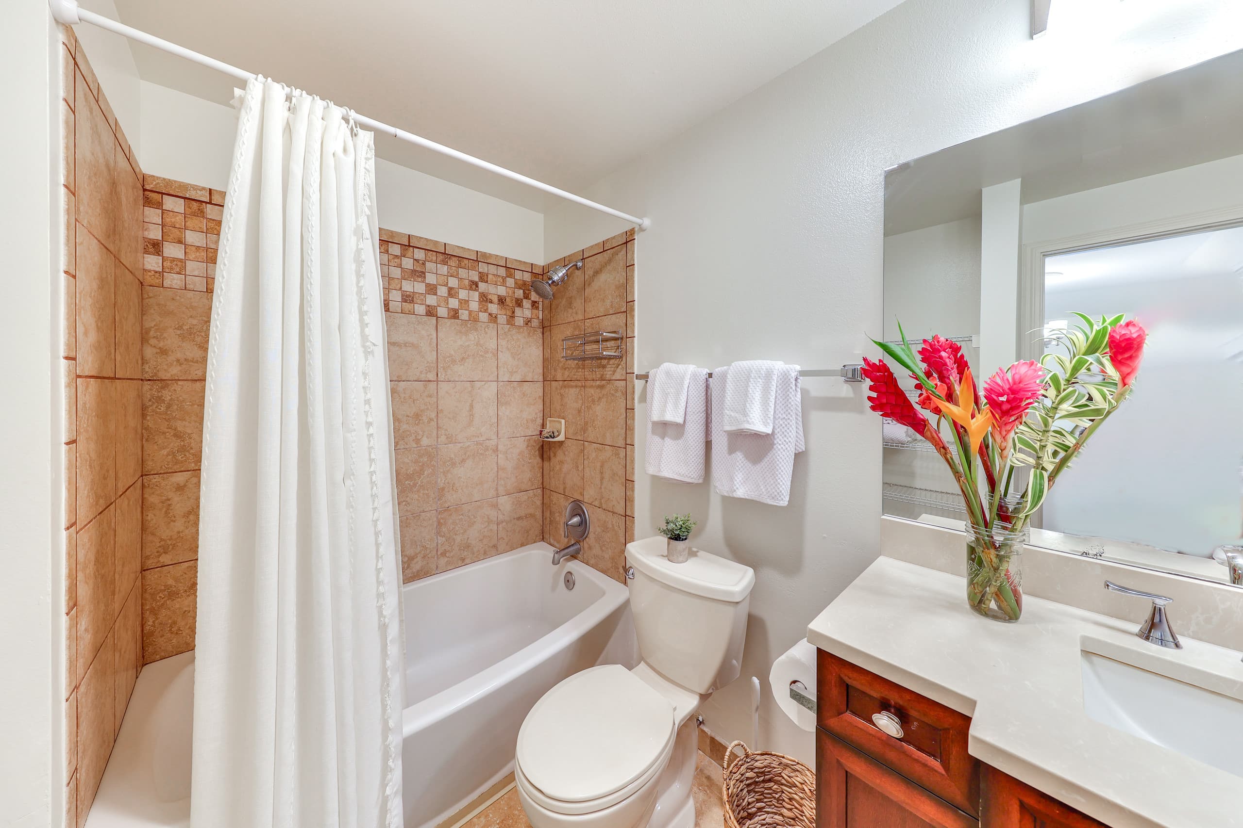 Condo in Princeville · ★4.84 · 2 bedrooms · 2 beds · 2 shared baths - Image 18